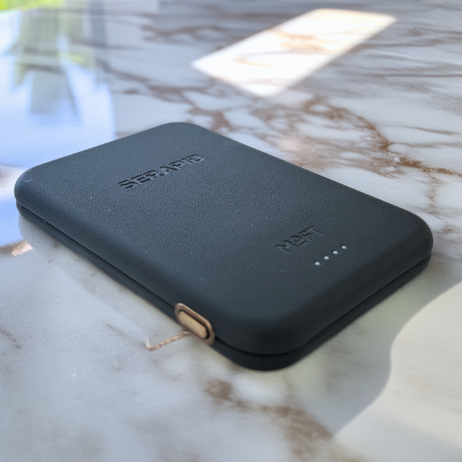 Serapid Snap-on MagSafe Battery Pack side